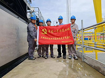 業(yè)主給華新機電黨員突擊隊頒了“金牌”！