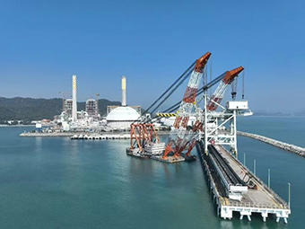 華潤海豐卸船機順利吊裝，助力粵港澳大灣區(qū)能源供應